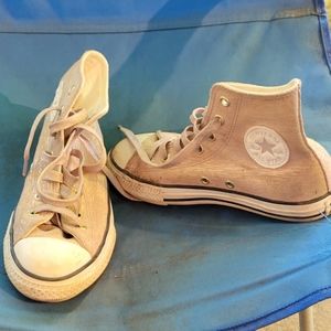 Girl's Size 2 Converse Chuck Taylor High Tops